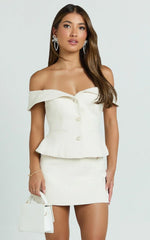 Aleena Skort - Boucle Mid Waist Fitted Mini Skort in Cream