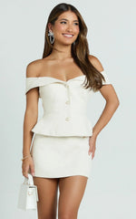 Aleena Skort - Boucle Mid Waist Fitted Mini Skort in Cream